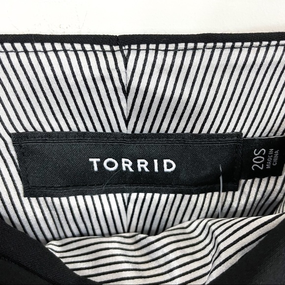 Torrid Black Relaxed Trouser Pant - Picture 6 of 7